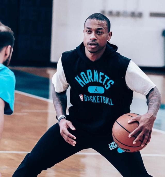 他既是队内 他既是队内